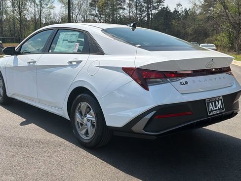 New 2026 Hyundai Elantra SE w/ Cargo Package FWD image 8