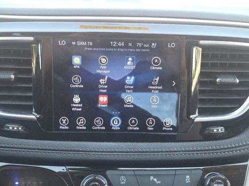 Used 2017 Chrysler Pacifica Limited w/ UConnect Theater Package FWD image 32