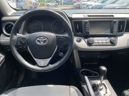 Used 2018 Toyota RAV4 XLE FWD image 12