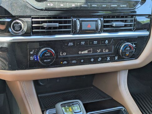 Used 2024 Nissan Pathfinder Platinum w/ Black Appearance Package FWD image 22