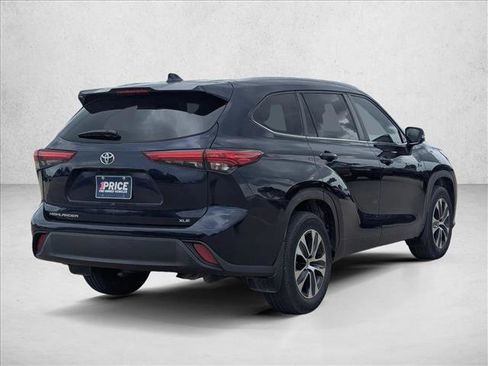Used 2023 Toyota Highlander XLE image 5
