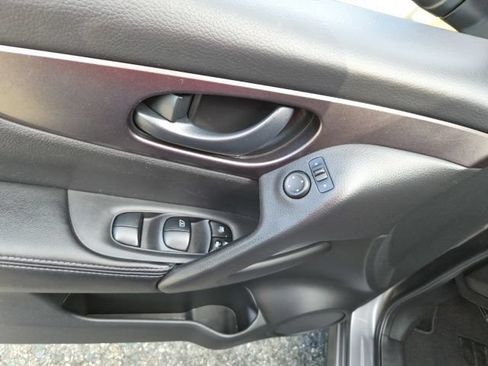 Used 2019 Nissan Rogue Sport S w/ Appearance Package AWD/4WD image 17