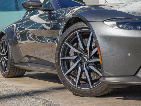 Used 2020 Aston Martin V8 Vantage Coupe image 4