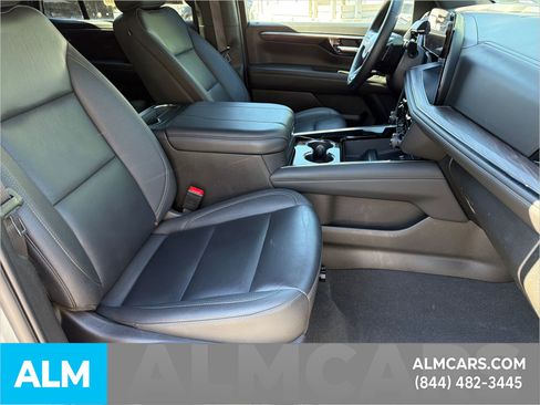 Used 2025 Chevrolet Tahoe LT AWD/4WD image 15
