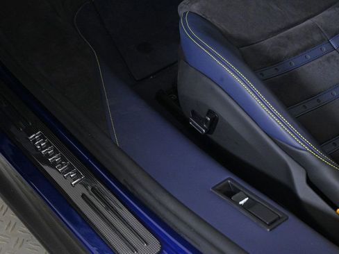 Used 2022 Ferrari SF90 Spider image 25