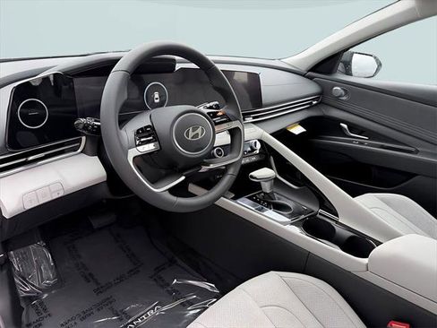 New 2026 Hyundai Elantra Limited image 16