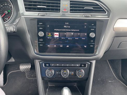 Used 2018 Volkswagen Tiguan SE FWD image 12