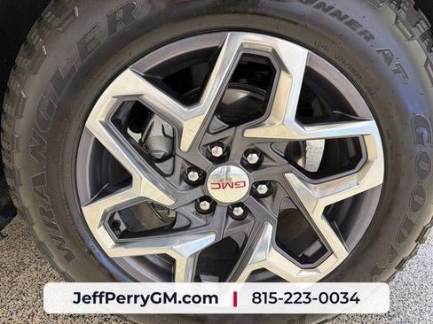 Used 2023 GMC Sierra 1500 SLT w/ SLT Premium Package AWD/4WD image 13