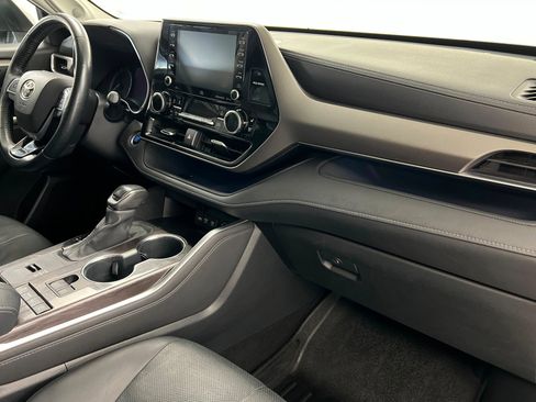 Used 2020 Toyota Highlander Limited image 25