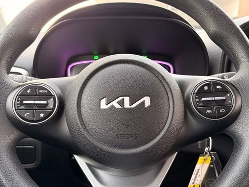 Used 2025 Kia Soul LX w/ LX Technology Package FWD image 16