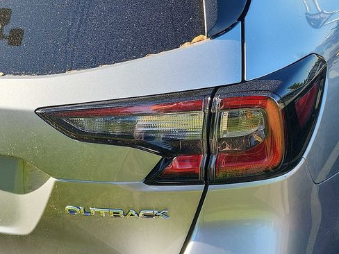 Used 2025 Subaru Outback Premium AWD/4WD image 10