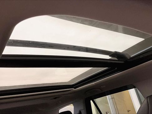 Used 2024 Honda Pilot Touring image 14