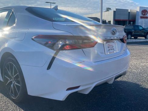 Used 2024 Toyota Camry SE image 11