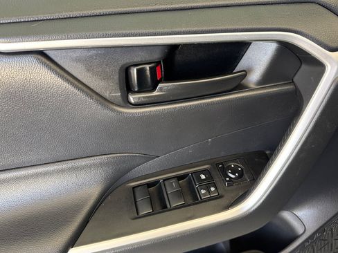 Certified 2021 Toyota RAV4 LE AWD/4WD image 10