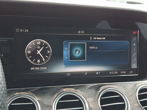 Used 2018 Mercedes-Benz E 300 4MATIC image 17