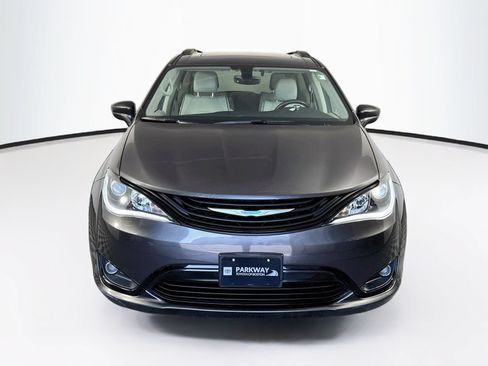 Used 2018 Chrysler Pacifica Limited FWD image 2