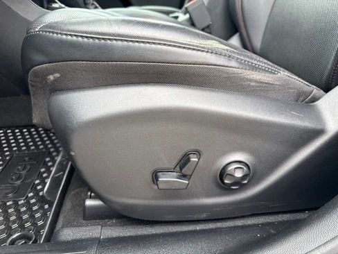 Used 2020 Jeep Cherokee Trailhawk AWD/4WD image 12