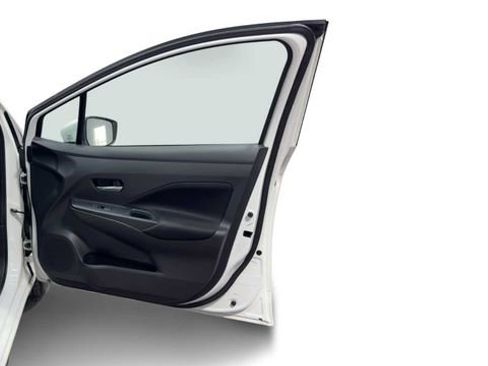 Used 2022 Nissan Versa SV FWD image 9