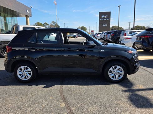 Used 2025 Hyundai Venue SE image 13