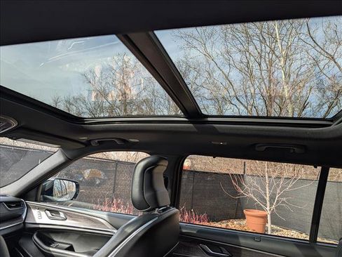 Used 2025 Jeep Grand Cherokee L Overland w/ Luxury Tech Group IV image 31