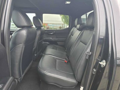 Used 2021 Toyota Tacoma TRD Off-Road w/ TRD Premium Off Road Package AWD/4WD image 16