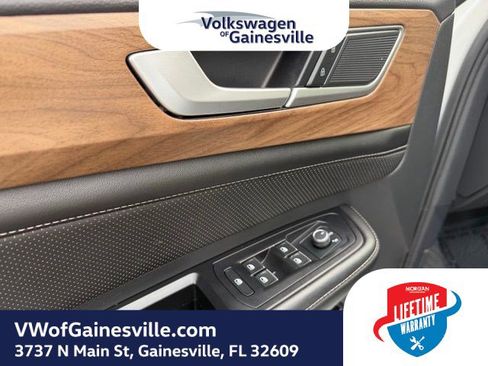 Certified 2025 Volkswagen Atlas SE image 19