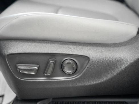 New 2026 Toyota Sienna XLE FWD image 40