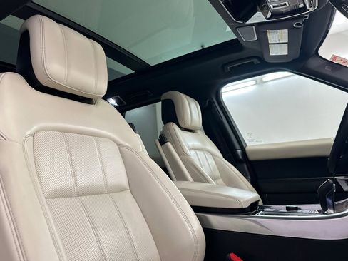 Used 2020 Land Rover Range Rover Sport HSE image 32