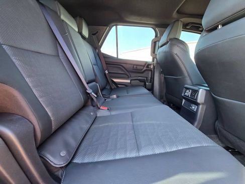 Used 2025 Toyota 4Runner TRD Off-Road Premium AWD/4WD image 15