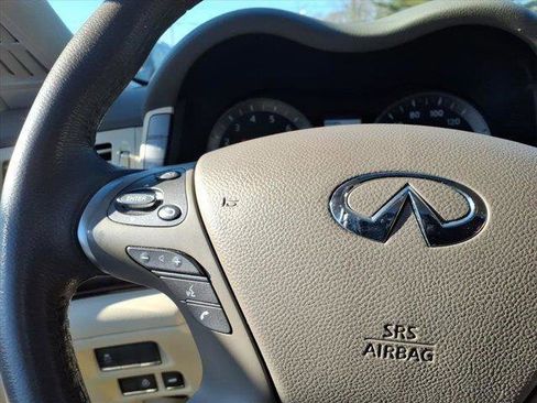 Used 2016 INFINITI Q70 3.7 image 25