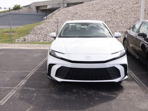 New 2026 Toyota Camry SE FWD image 2