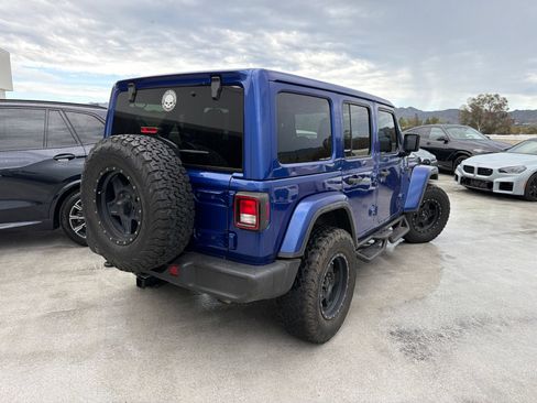 Used 2018 Jeep Wrangler Unlimited Sahara AWD/4WD image 3