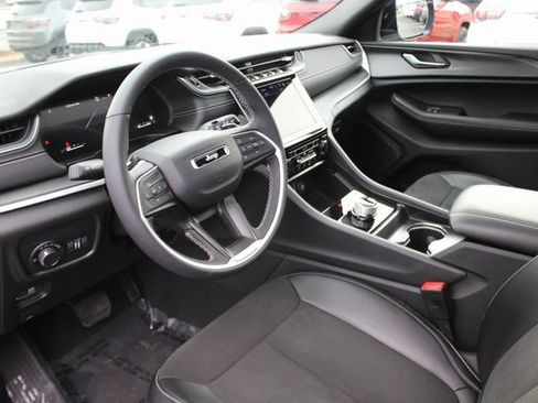 Used 2025 Jeep Grand Cherokee L Altitude image 3