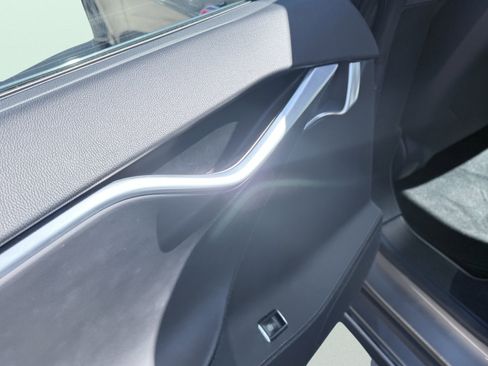 Used 2015 Tesla Model S 70D image 34