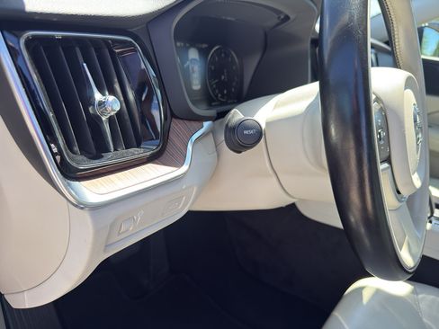 Used 2022 Volvo S60 B5 Inscription FWD image 15
