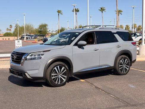 Certified 2023 Nissan Pathfinder Platinum w/ Cargo Package AWD/4WD image 2