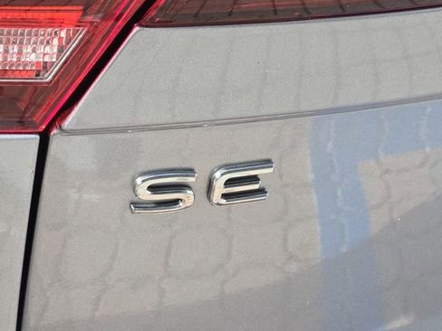 Certified 2023 Volkswagen Tiguan SE w/ Panoramic Sunroof Package FWD image 10