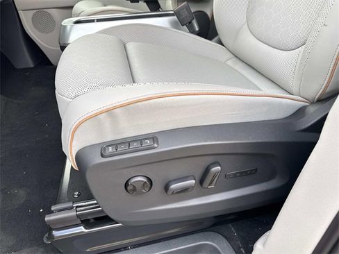 New 2025 Volkswagen ID. Buzz 1st Edition image 13