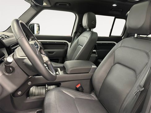 Used 2024 Land Rover Defender 110 S image 9