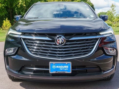 Used 2023 Buick Enclave Essence image 3