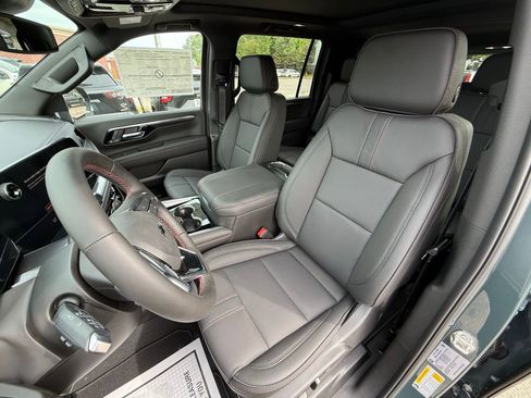 New 2026 Chevrolet Suburban RST AWD/4WD image 13