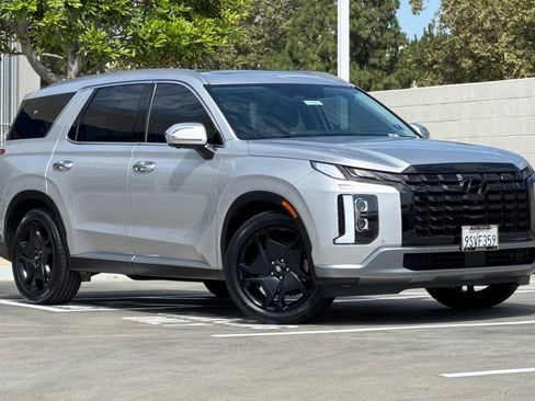 Used 2025 Hyundai Palisade SEL FWD image 2