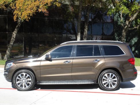 Used 2015 Mercedes-Benz GL 320 BlueTEC 4MATIC image 2