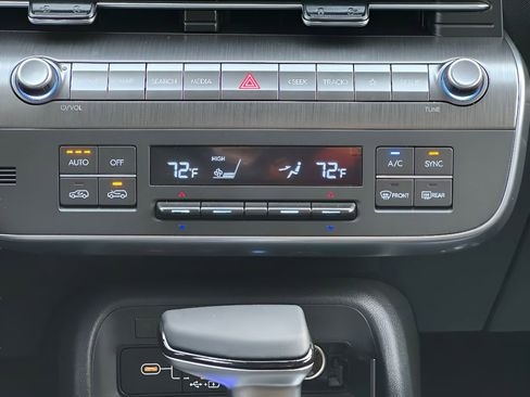 Used 2025 Hyundai Kona SEL image 14