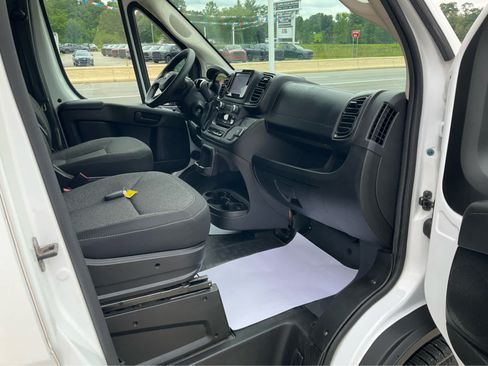 Used 2024 RAM ProMaster 2500 w/ Convenience Group FWD image 21