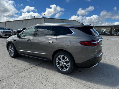Used 2018 Buick Enclave Avenir image 2