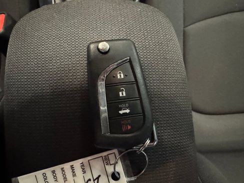 Used 2021 Toyota Corolla LE FWD image 17