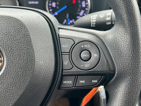 Certified 2022 Toyota RAV4 LE AWD/4WD image 34