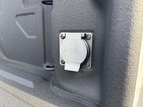 Used 2022 Chevrolet Silverado 3500 High Country image 36