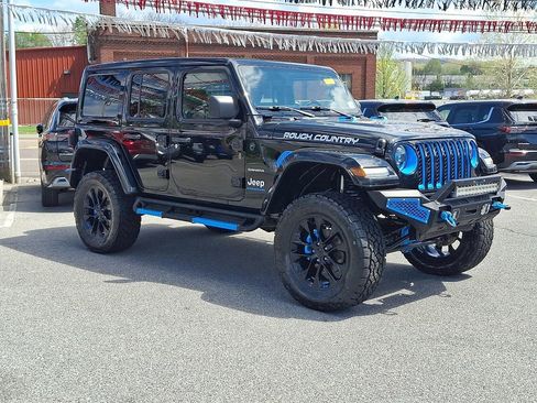 Used 2023 Jeep Wrangler Unlimited Sahara w/ Cold Weather Group image 4